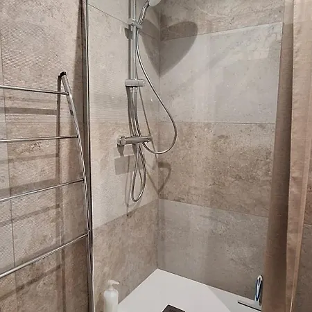 Indépendant Dans Maison à La Campagne * Lagor