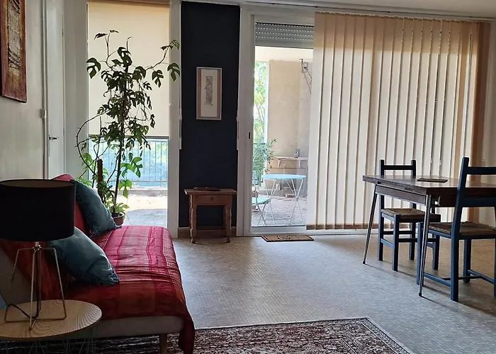 Independant Dans Maison A La Campagne