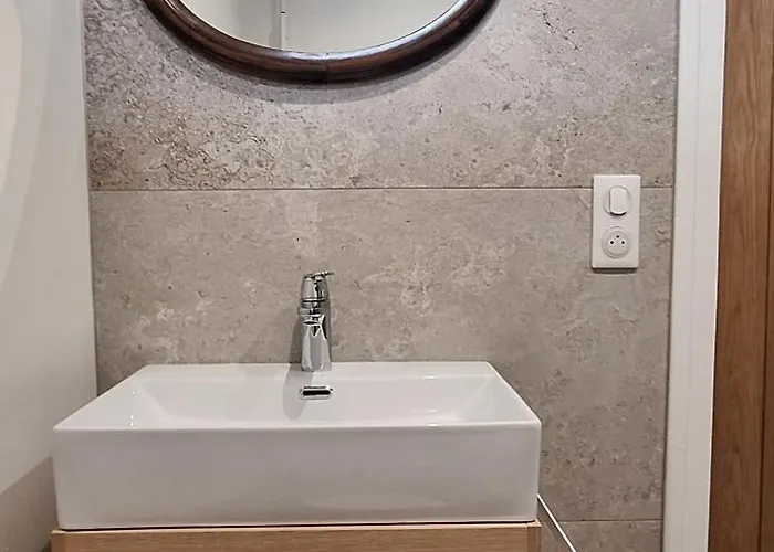 Independant Dans Maison A La Campagne *